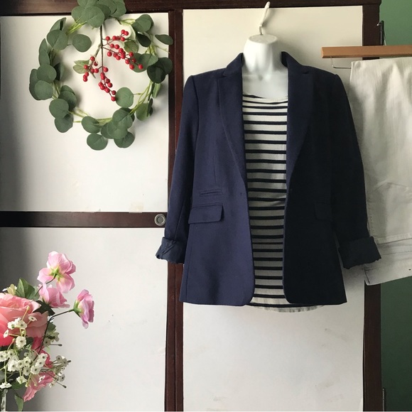 Forever 21 Jackets & Blazers - Forever 21 navy blue Blazer.